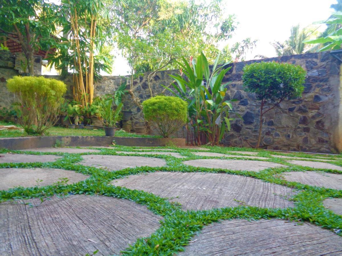 De Fancy House Hotel Unawatuna Bagian luar foto